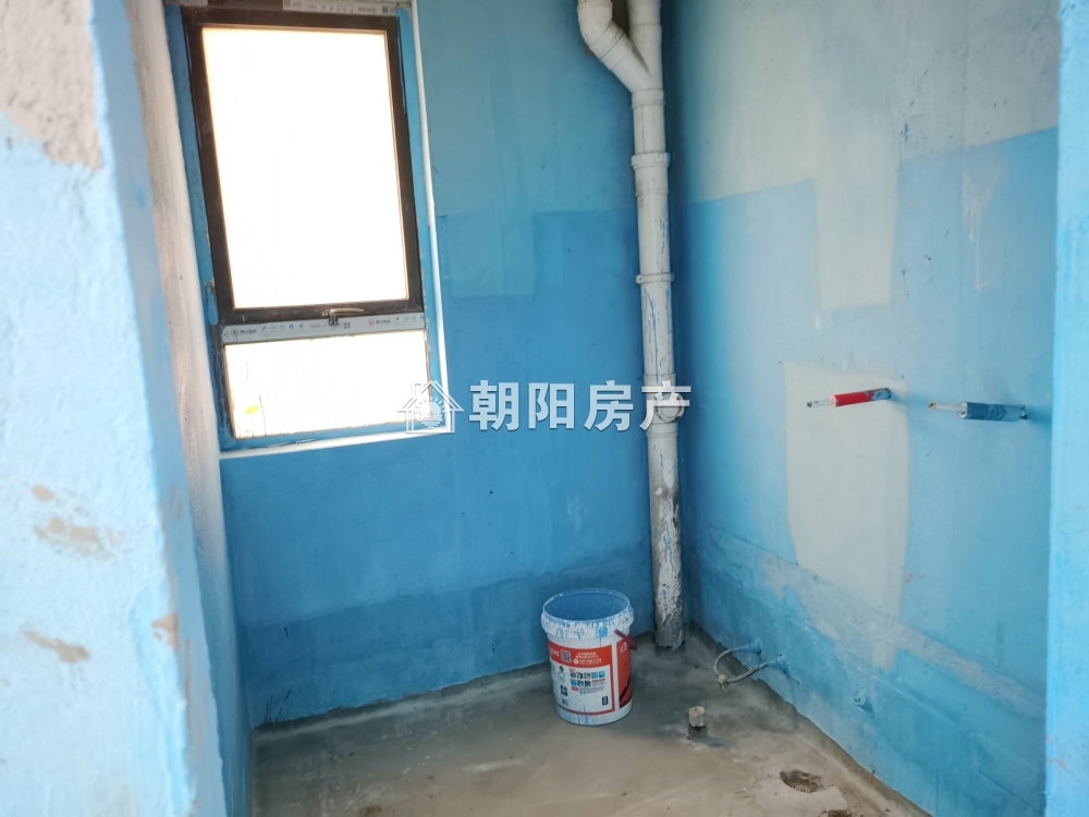 南山里 137平 南向三室 毛坯可塑 交通便利配套全