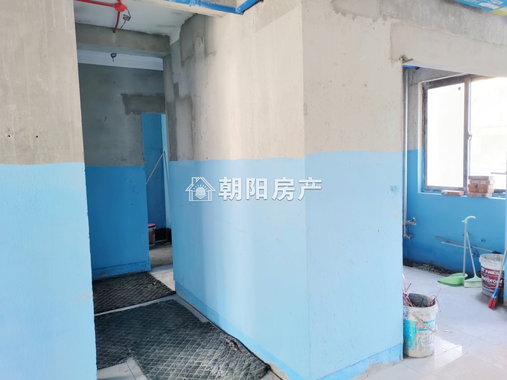 南山里 137平 南向三室 毛坯可塑 交通便利配套全