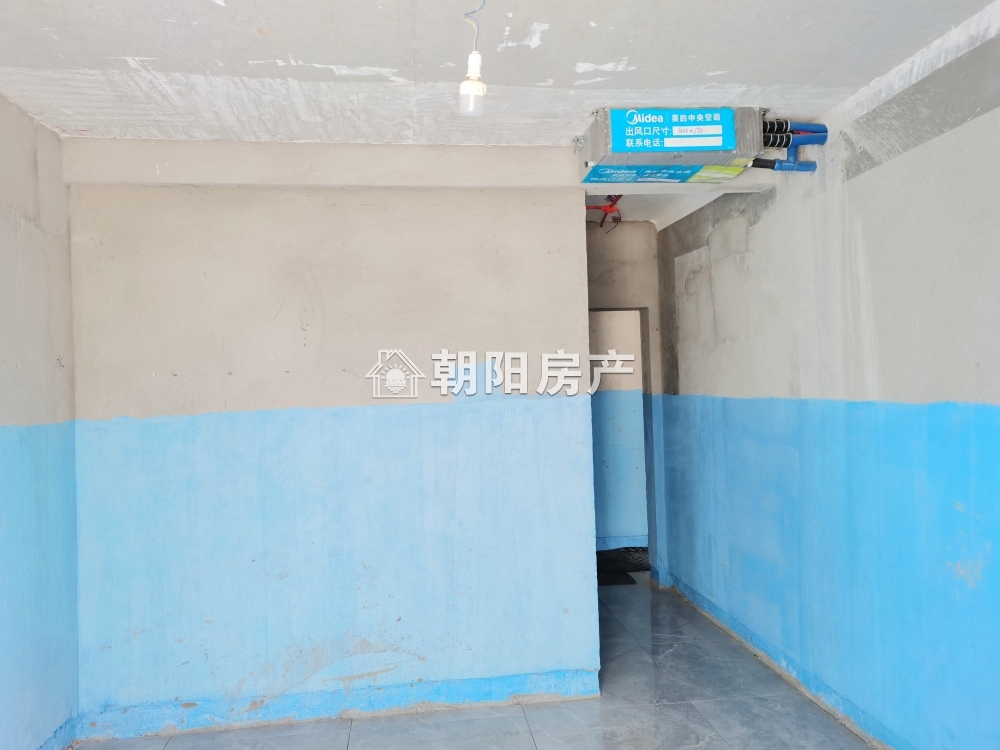 南山里 137平 南向三室 毛坯可塑 交通便利配套全