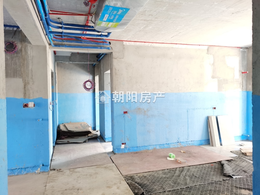 南山里 137平 南向三室 毛坯可塑 交通便利配套全