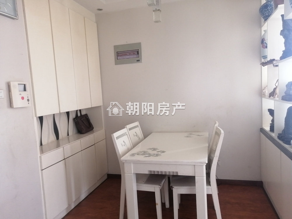 东方丽景 96平 南向精装两居 满两年 交通便利