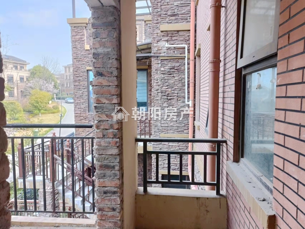 泉山湖龙湾上叠别墅4室2厅毛坯房急售
