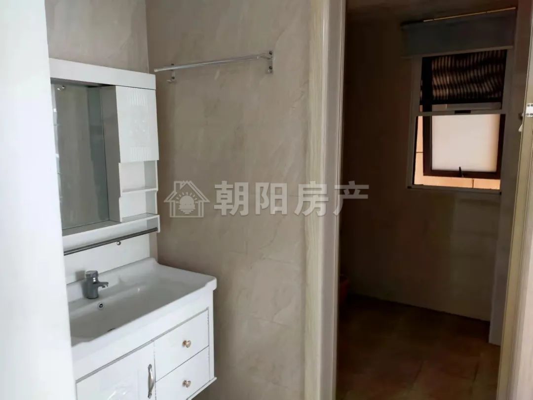 凤凰湾H地块 105平 南向精装两室 采光好 交通便利