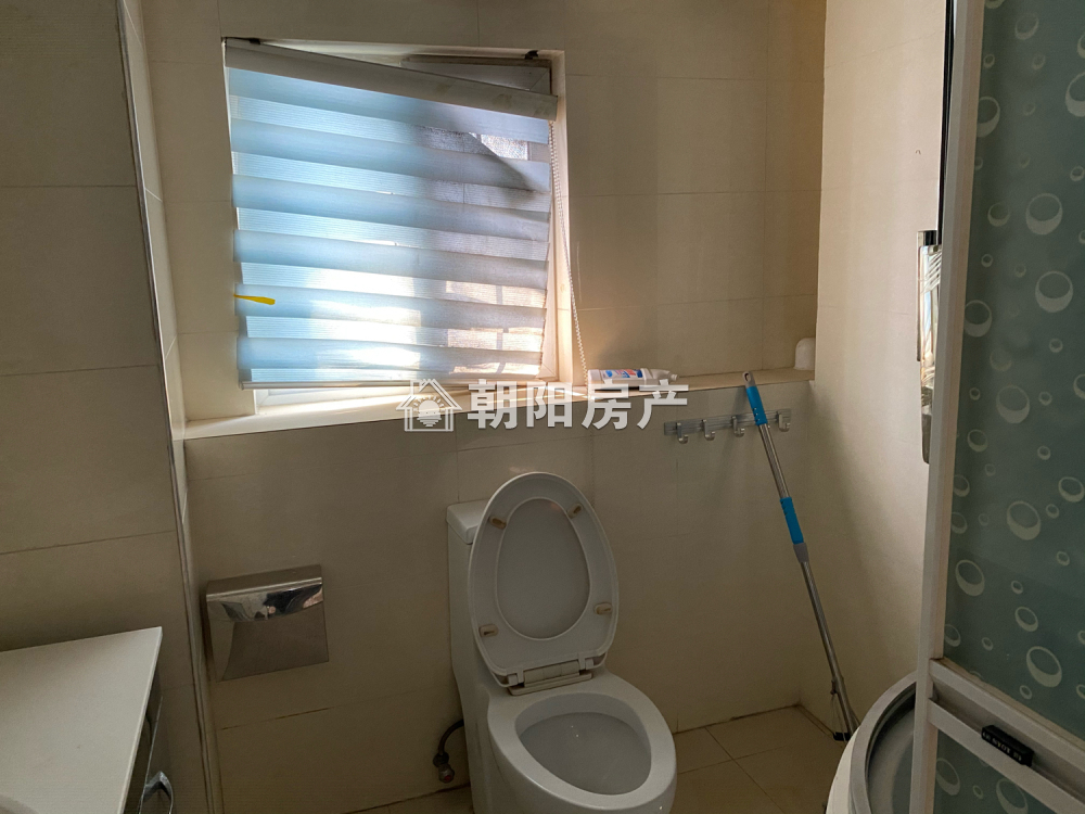 龙湖路一号 97平 东向精装两居 学区房 满两年