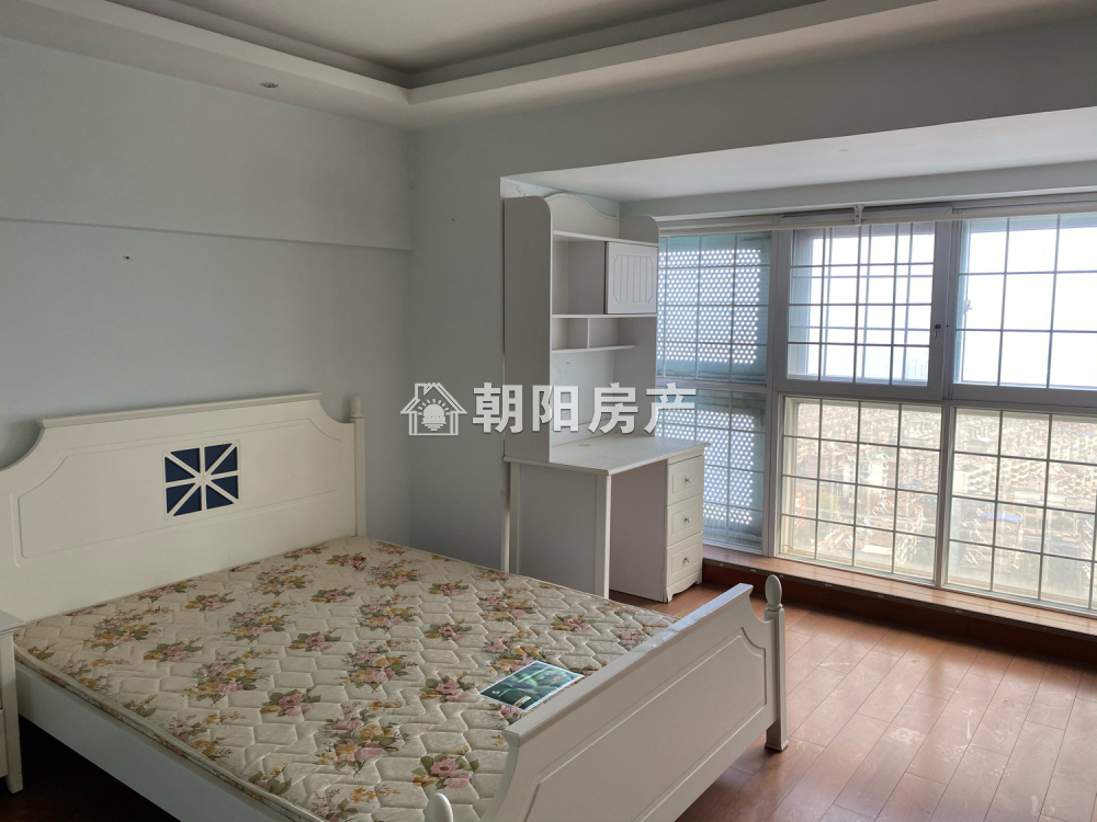 龙湖路一号 97平 东向精装两居 学区房 满两年