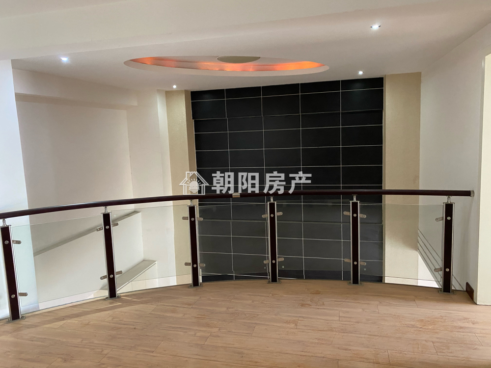 龙湖路一号 97平 东向精装两居 学区房 满两年