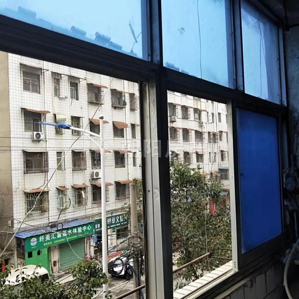 供电小区 58平 南向两室满两年 3793元/平