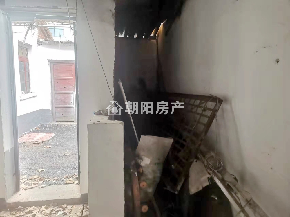 救护村 54平 南向两室 交通便利 满两年