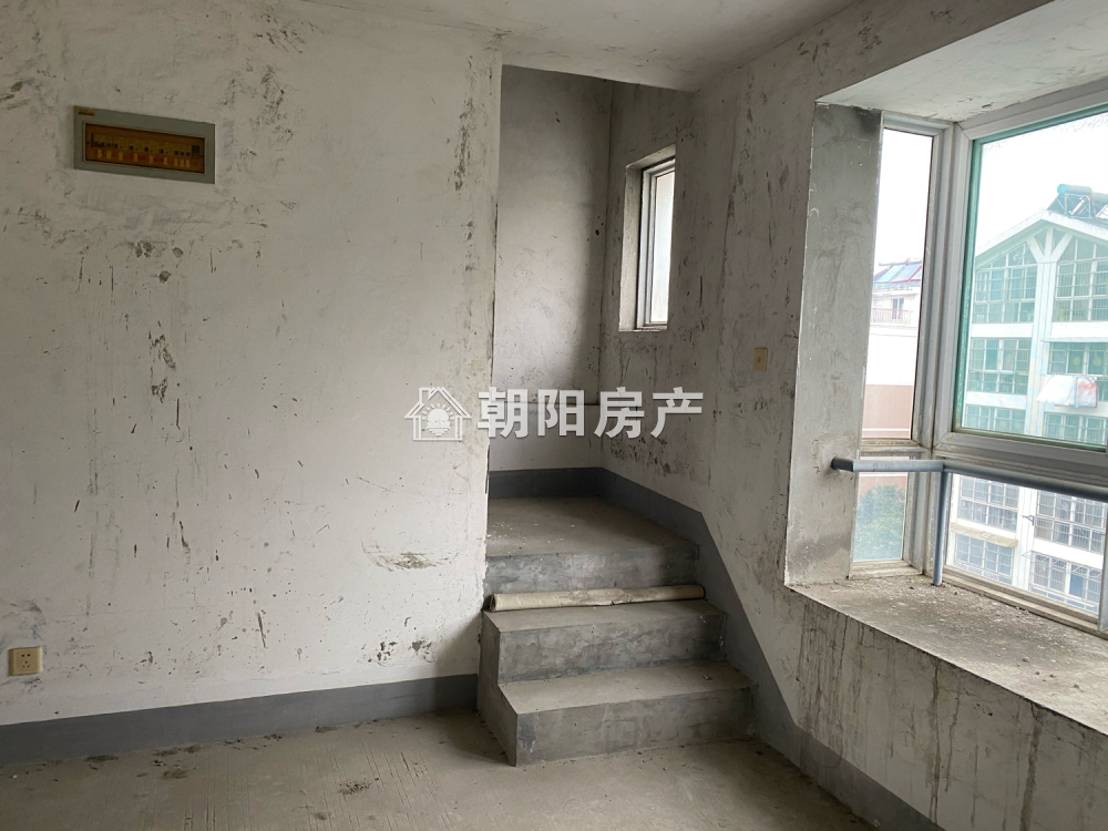 前锋新村 196平 南向大三居 学区房 交通便利 采光好