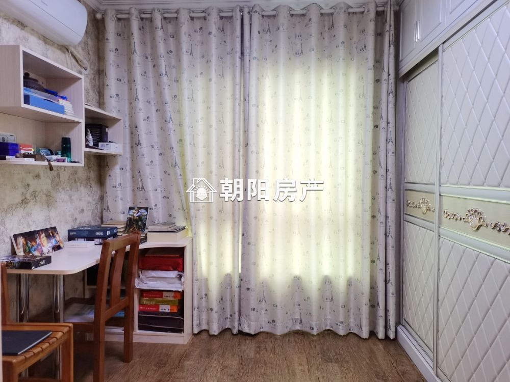 绿茵里 121平 南向豪装三居 满两年 交通便利 学区房