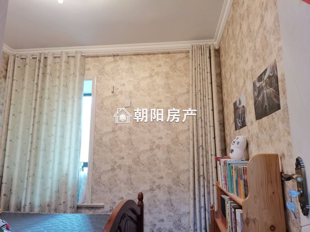 绿茵里 121平 南向豪装三居 满两年 交通便利 学区房