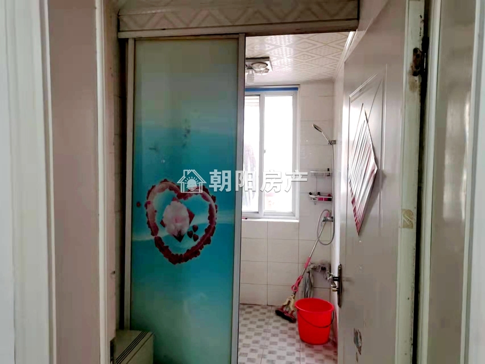 民生小区 99平 南向大三居 学区房 单价1600元