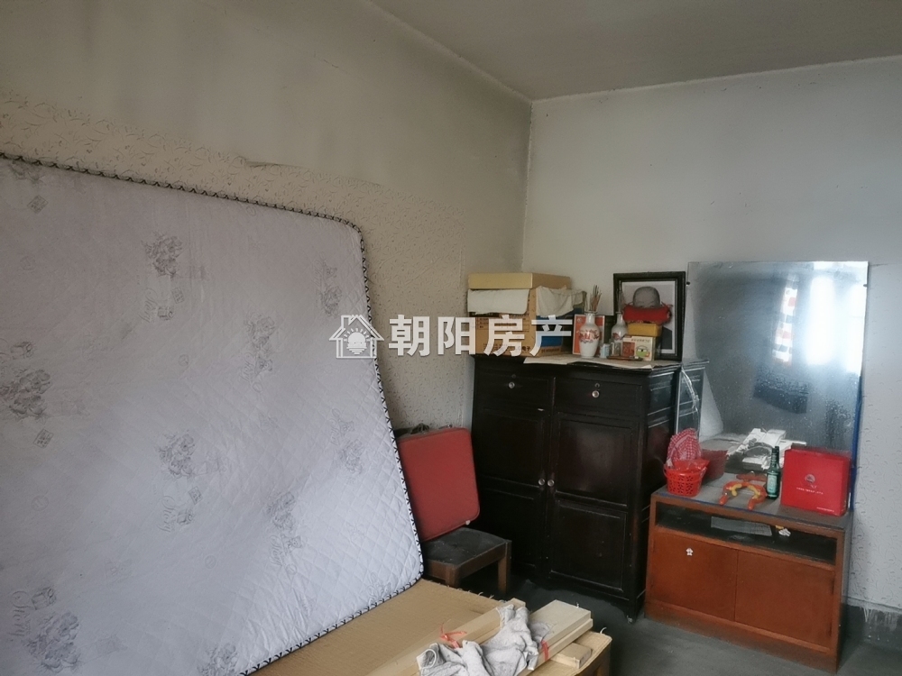 医药公司家属楼 81平 南向三居 简装 交通便利