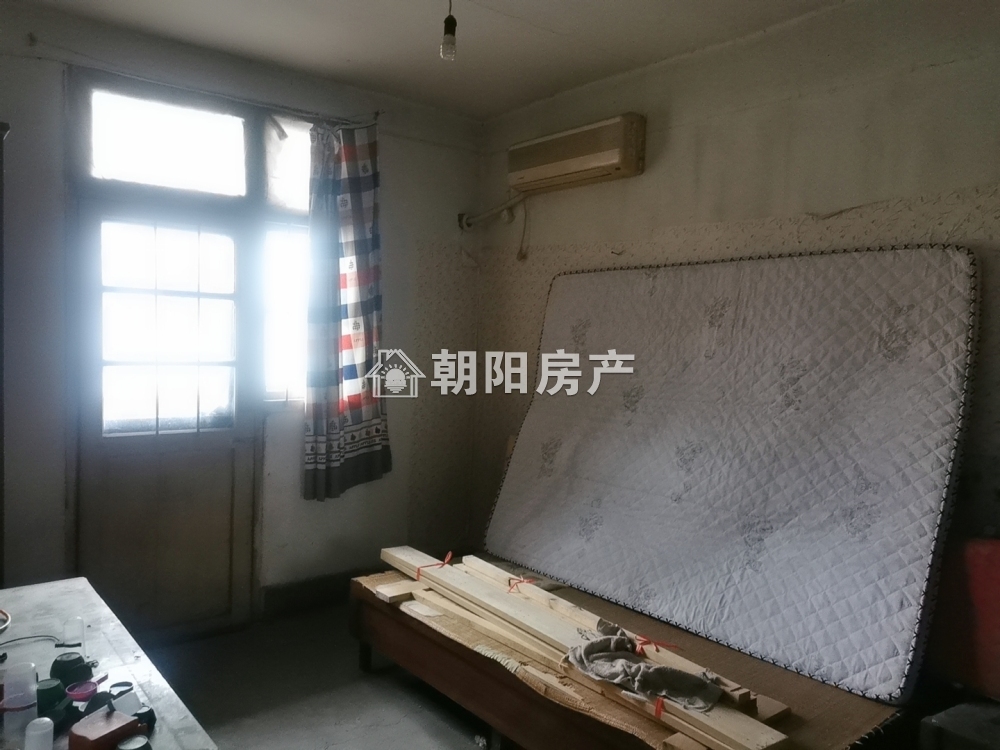 医药公司家属楼 81平 南向三居 简装 交通便利