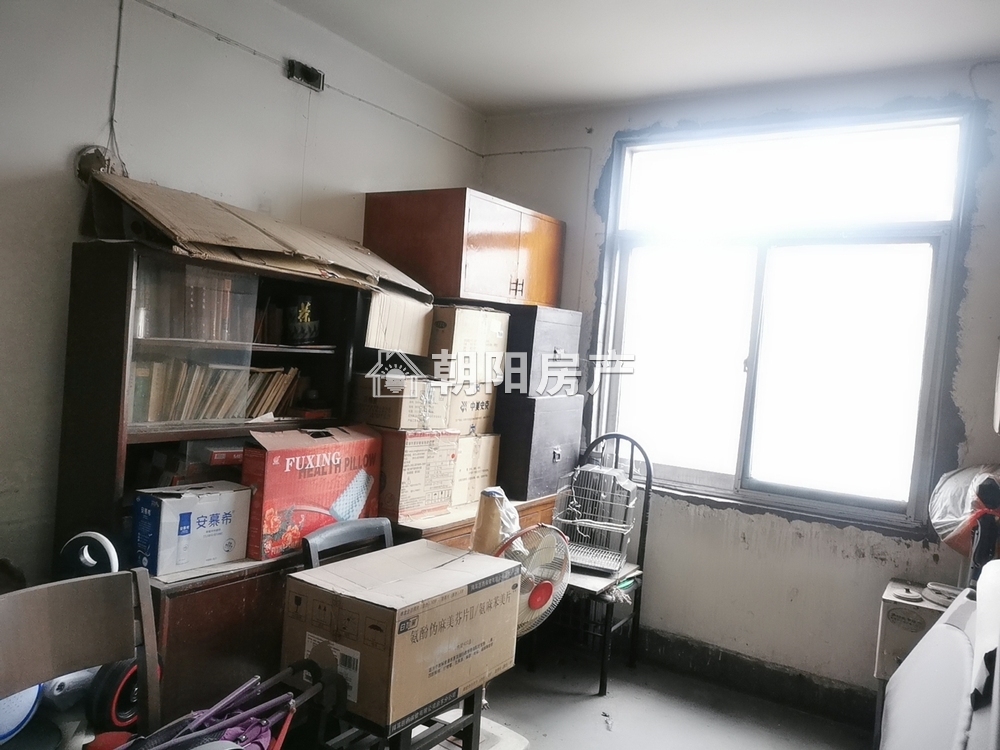 医药公司家属楼 81平 南向三居 简装 交通便利