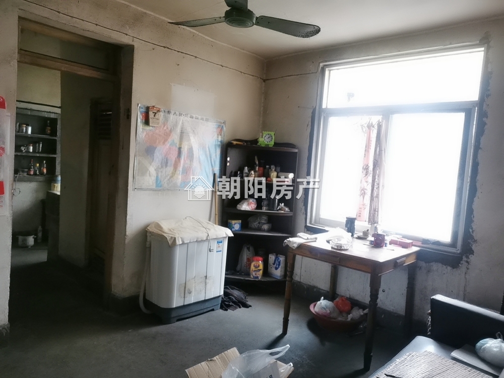 医药公司家属楼 81平 南向三居 简装 交通便利