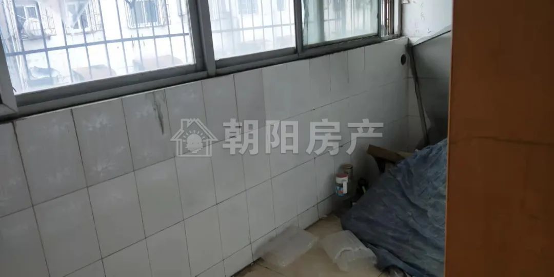 金凤小区 90平 南向两居采光好 交通便利 学区配套全