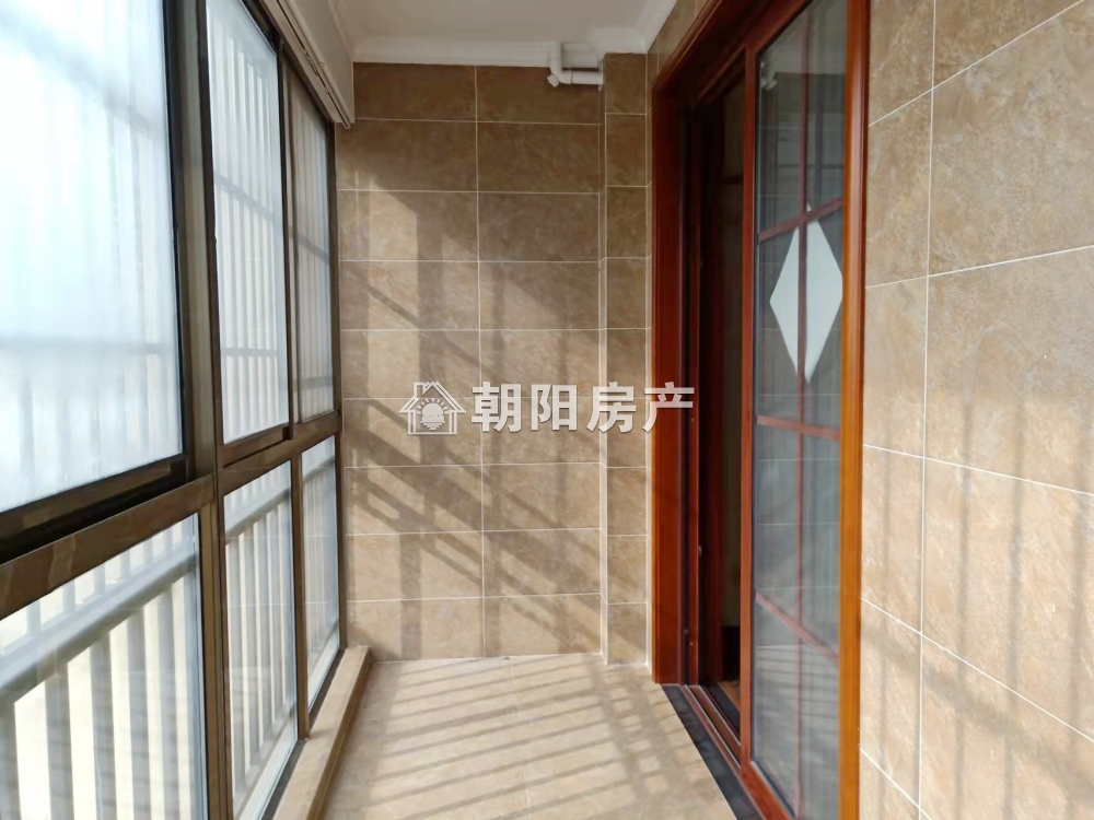 云景豪庭 134平 朝南精装三室 学区房 交通便利