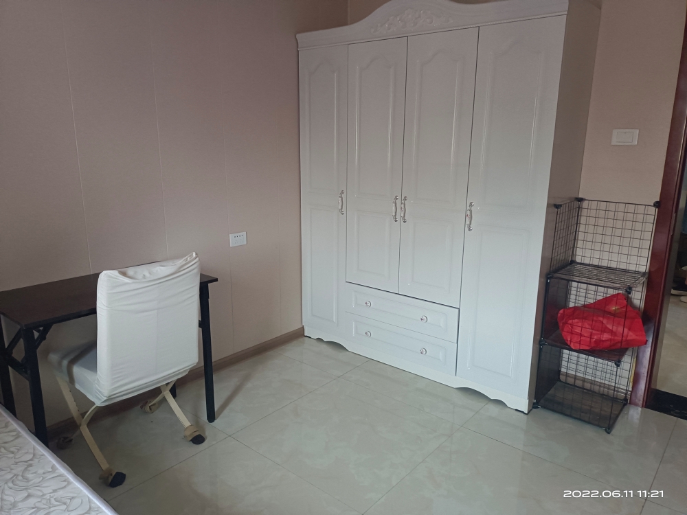 此房是精装修；家具家电齐全；两室一厅_3