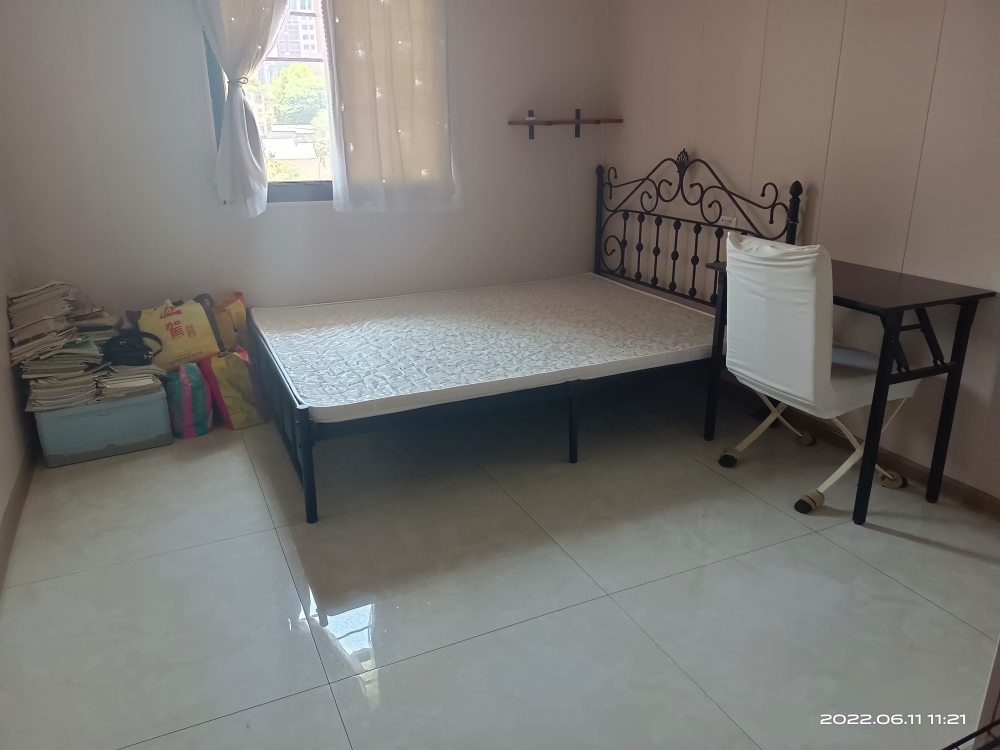 此房是精装修；家具家电齐全；两室一厅_4