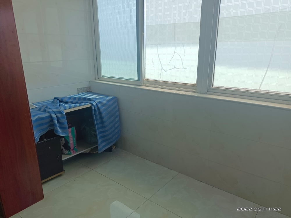 此房是精装修；家具家电齐全；两室一厅_7