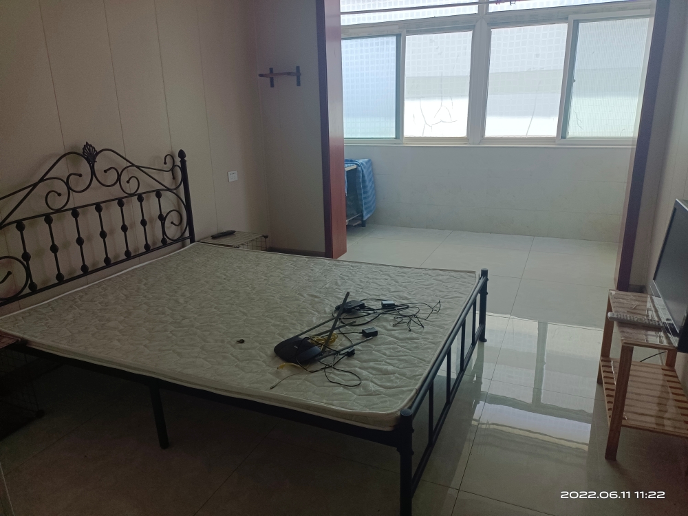 此房是精装修；家具家电齐全；两室一厅_9