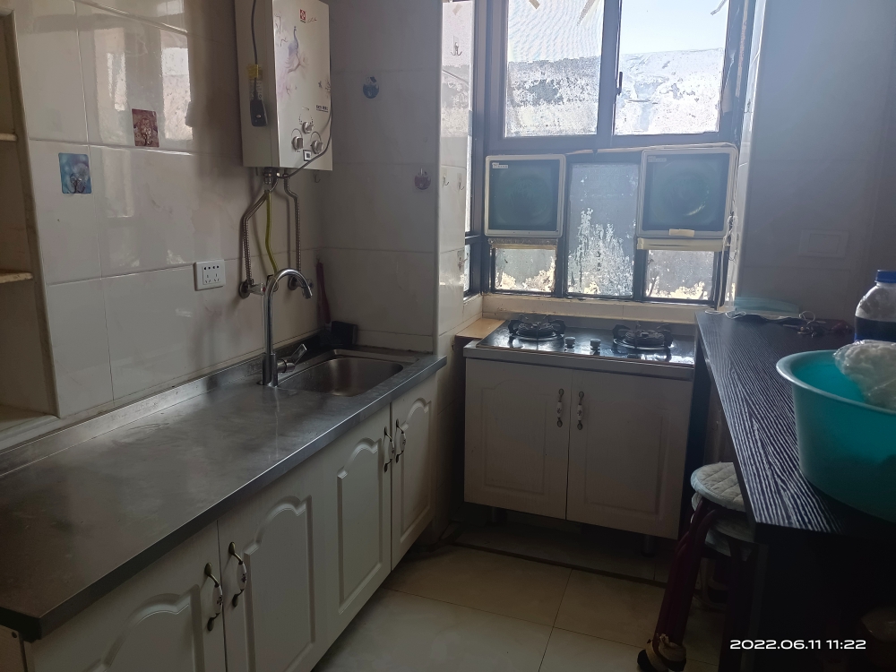 此房是精装修；家具家电齐全；两室一厅_6