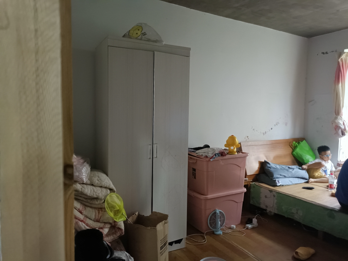 西湖小区简单装修116平方三室两厅看房方便_3