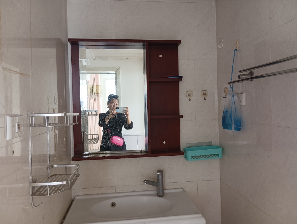 原管委会家属楼多层三楼普装三室两厅配套齐全看房方便_14