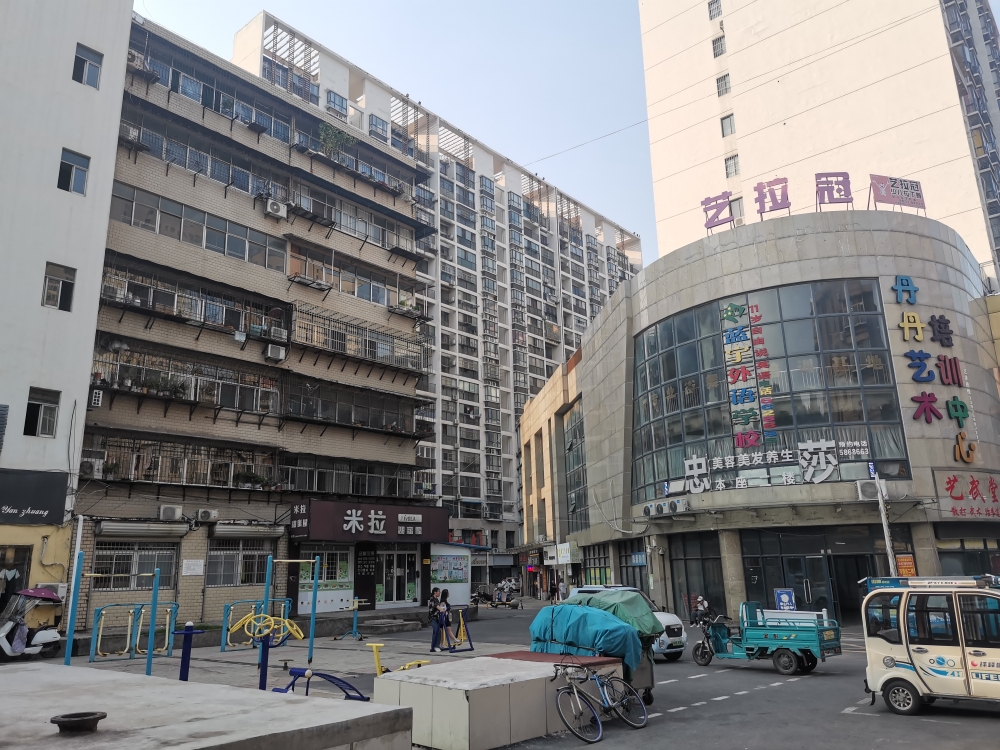 谢二西村2室1厅中等装修中心地段采光刺眼交通方便_12