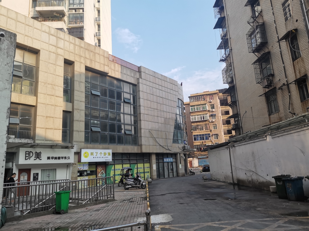 谢二西村2室1厅中等装修中心地段采光刺眼交通方便_9