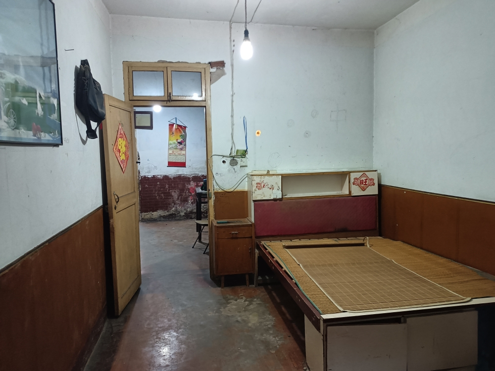 老城区北街税务巷简单装修出租。_2