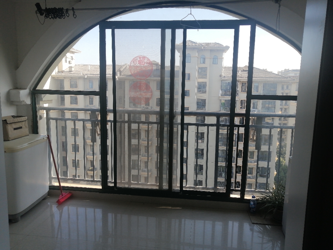 春雨梧桐三室两厅简装出售_9