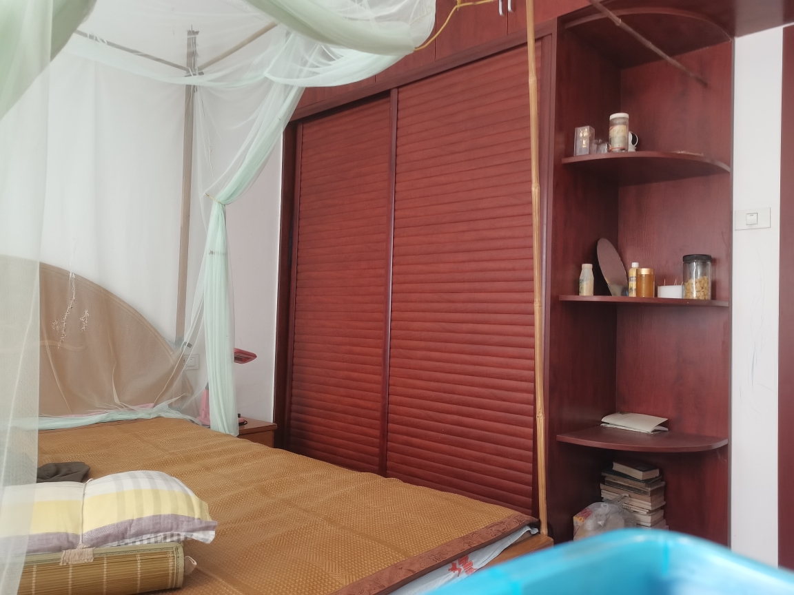 新小区，楼下沿街门面，交通方便精装修拾包入住二层有小院子_3