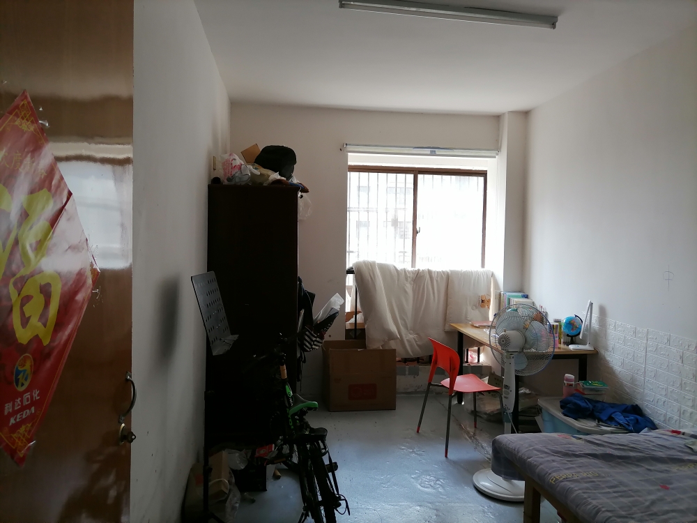城南新区，玫瑰公馆寿县三中学区房91平方，三室两厅简单装修_3