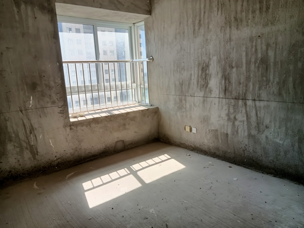 淮师附小，实验中学学区房，万茂华府，经典边户，三室两厅两卫，毛坯房，采光好，视野好，业主诚心出售_4