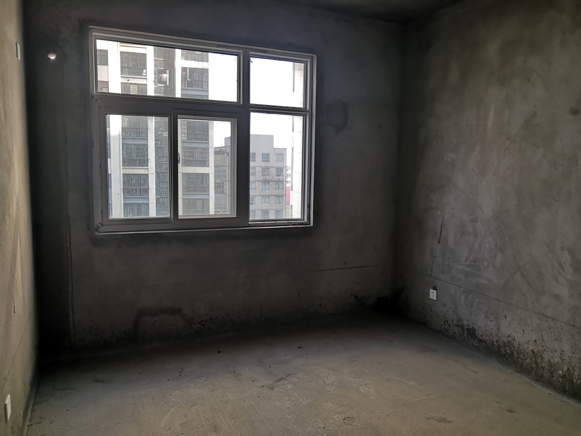 玺园3室2厅毛坯吉房出售_3