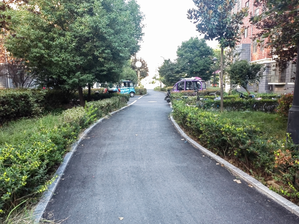 彩虹小区三室一厅简装学区房交通便利_9