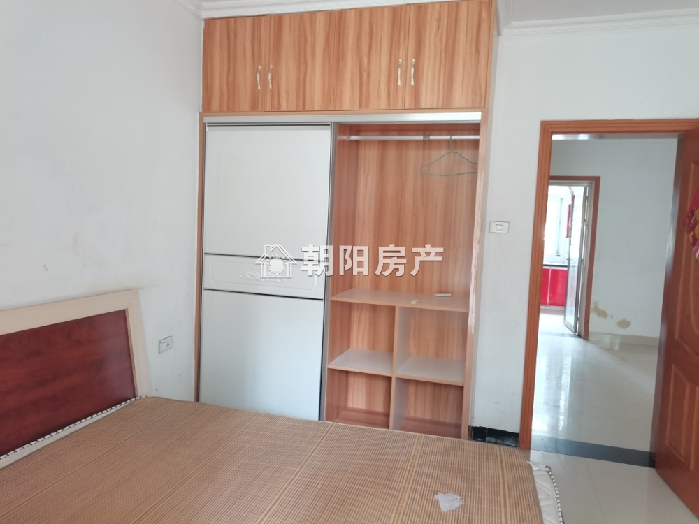 香樟苑一期多层一楼3室2厅精装出售，环境优美购物方便_2
