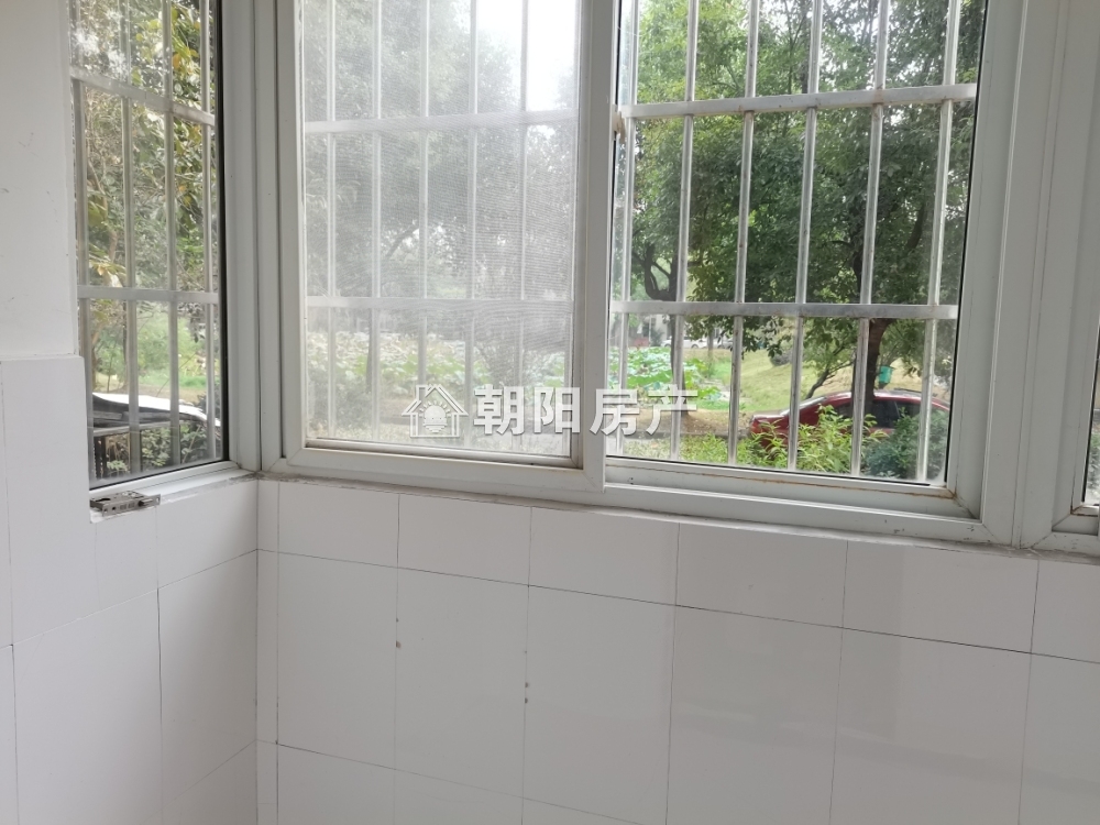 香樟苑一期多层一楼3室2厅精装出售，环境优美购物方便_5