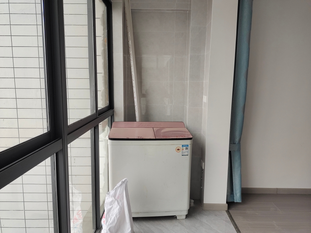 出租水楼宜苑小高层十二层新装修90平方三室二厅地势好环境好交通便利购物便捷_8