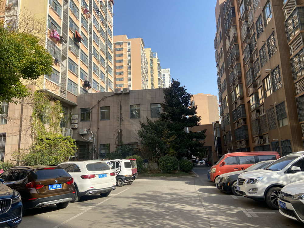 阳光国际城西区精装一室公寓东西齐全领包即住_10