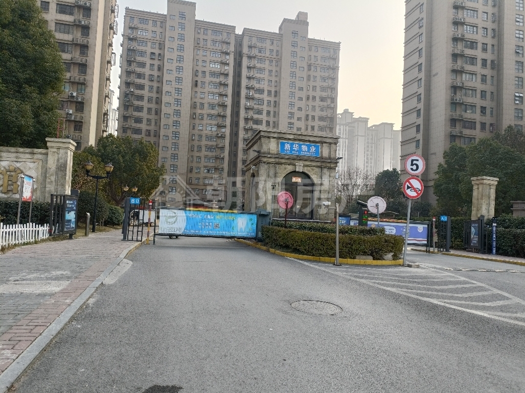 玫瑰公馆，精装修三室两厅，房东诚心出售_6