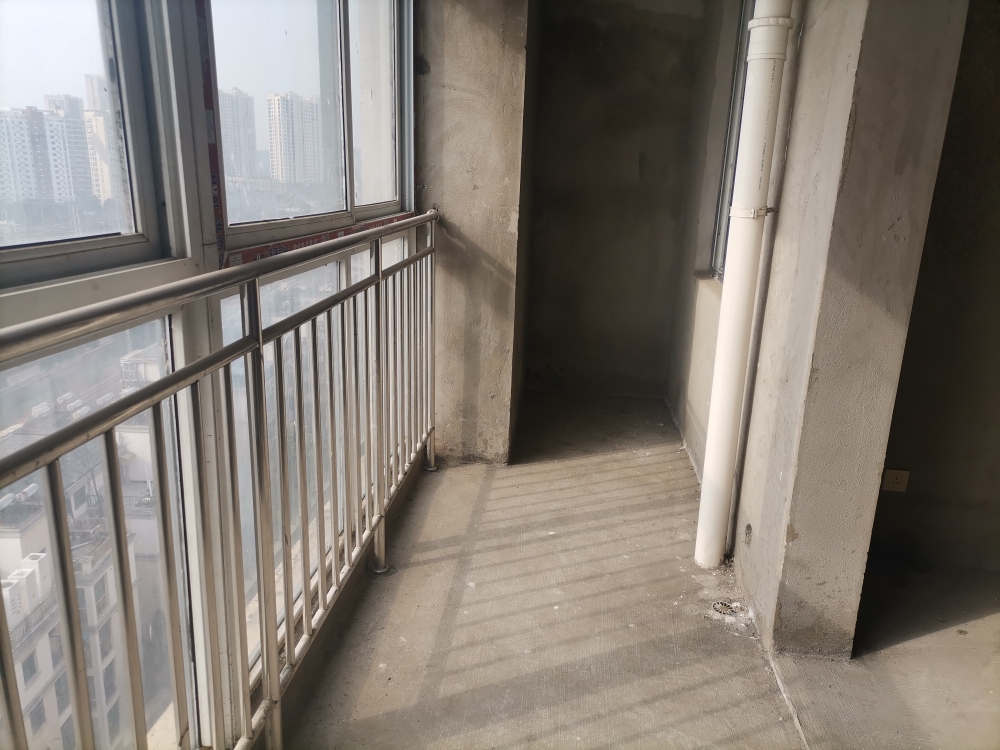 满两年 愿意出中介费 看房方便 家住边上_4
