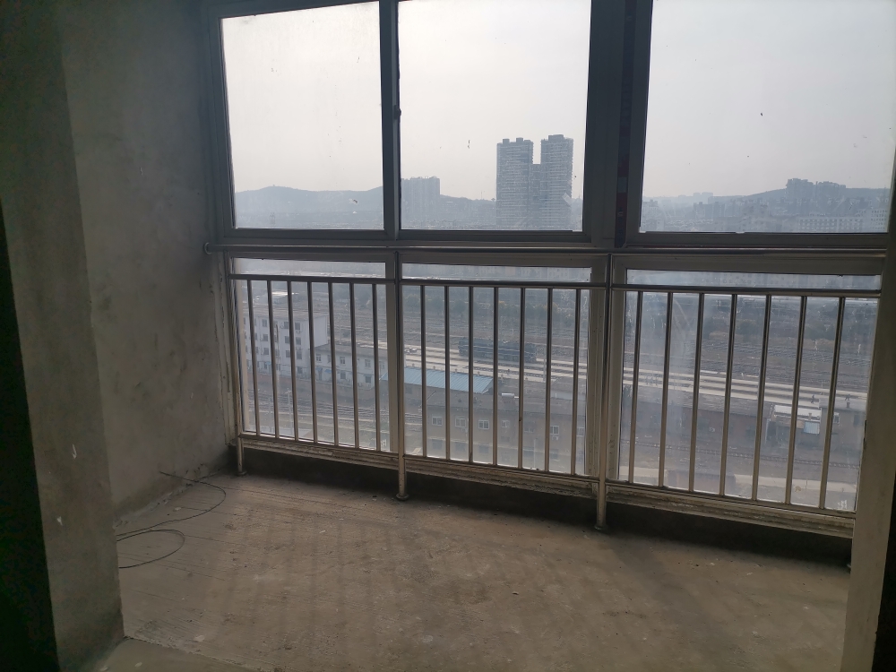满两年 愿意出中介费 看房方便 家住边上_5