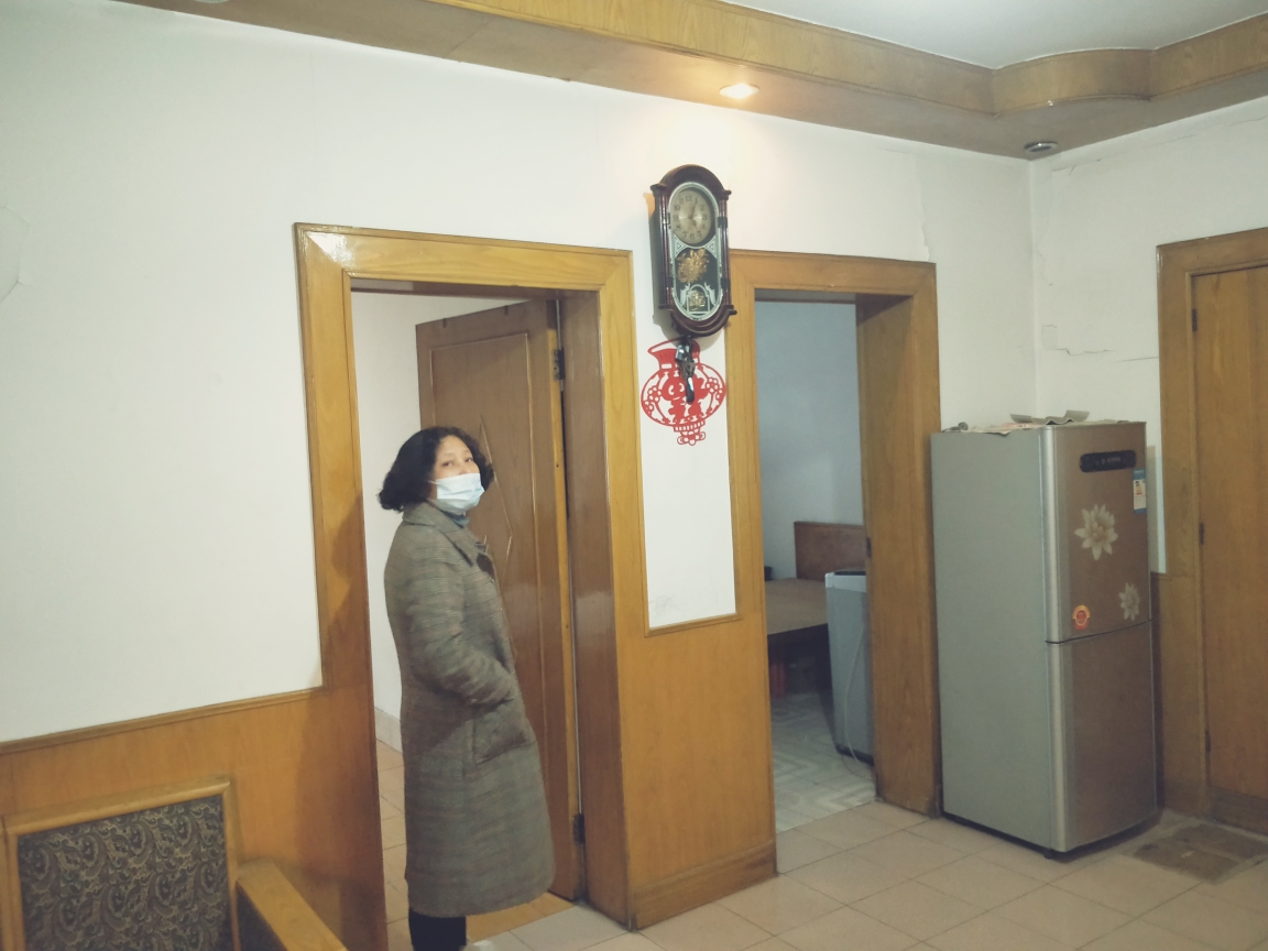 东风小区三室两厅简装出售_2