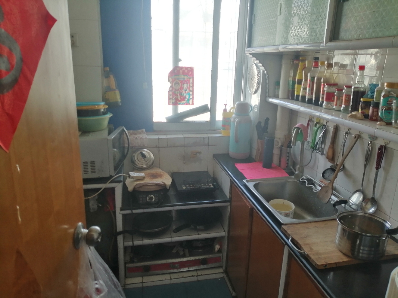 基建楼 淮师附小本部学区 龙湖公园旁 附临龙湖菜市 2室1厅 普通装修 中间楼层 房东急售_5