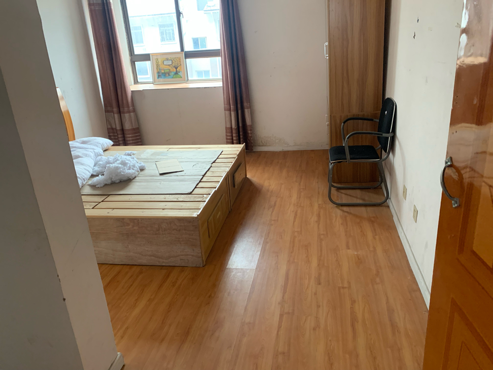 宾阳豪庭 137平 南向三居 交通便利 简装出租_3