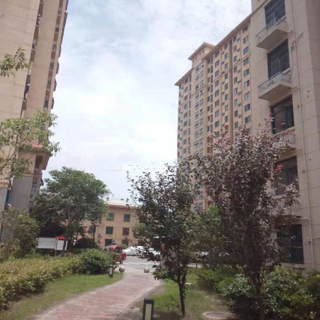 阳光欧洲城洋房四室两厅双阳台双卫精装住了一个月_12