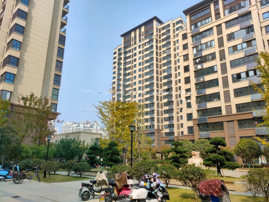 新城区三室两厅一厨两卫，124平纯毛坯。三中花园小学学区房_12
